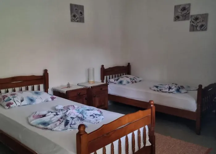 Bujtina Te Grima מלון